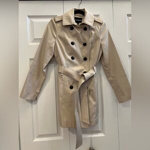 Nearly New*Women’s Double Breasted Coat
Size Xs